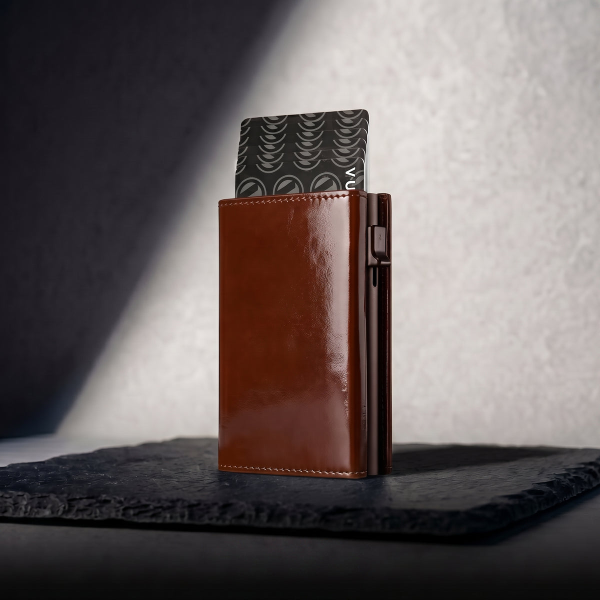Smart Wallet Shieldge marron - porte-cartes minimaliste anti-RFID
