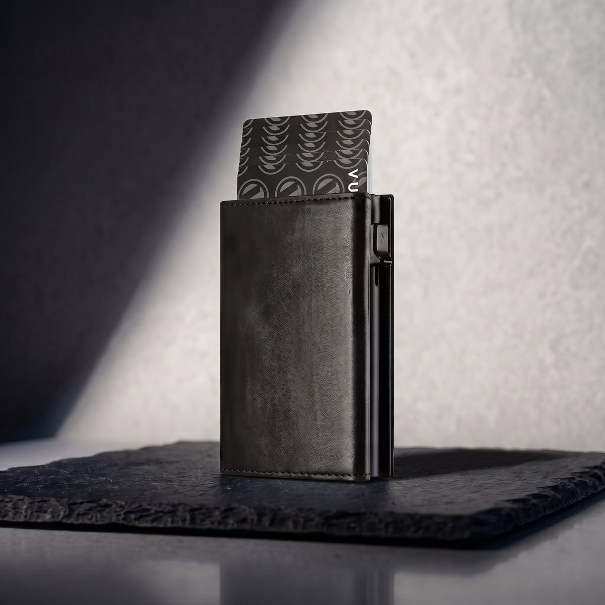Smart Wallet Shieldge noir - porte-cartes minimaliste anti-RFID